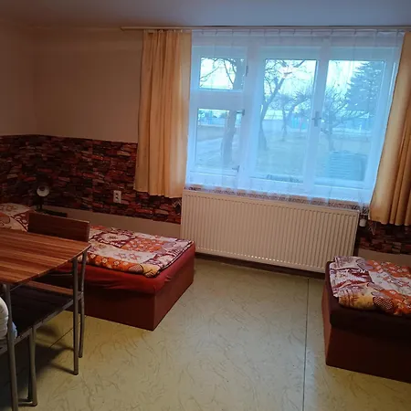 홈스테이 Ubytovaci Zarizeni Orlicek Cernikovice Cp 145 *